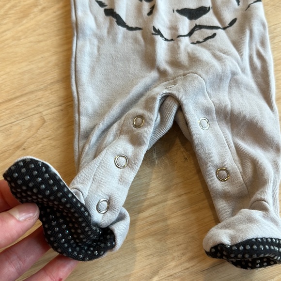 L’oved baby set of 2 footies with matching caps - Picture 7 of 8